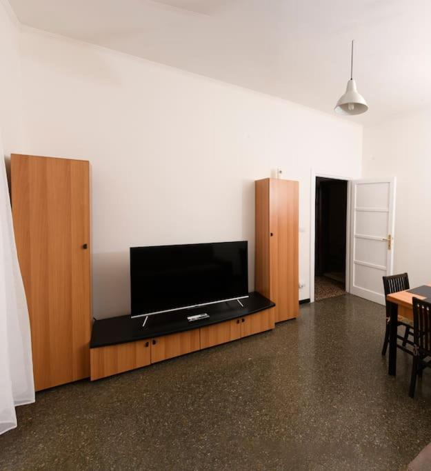 Apartment Minimal House Rom